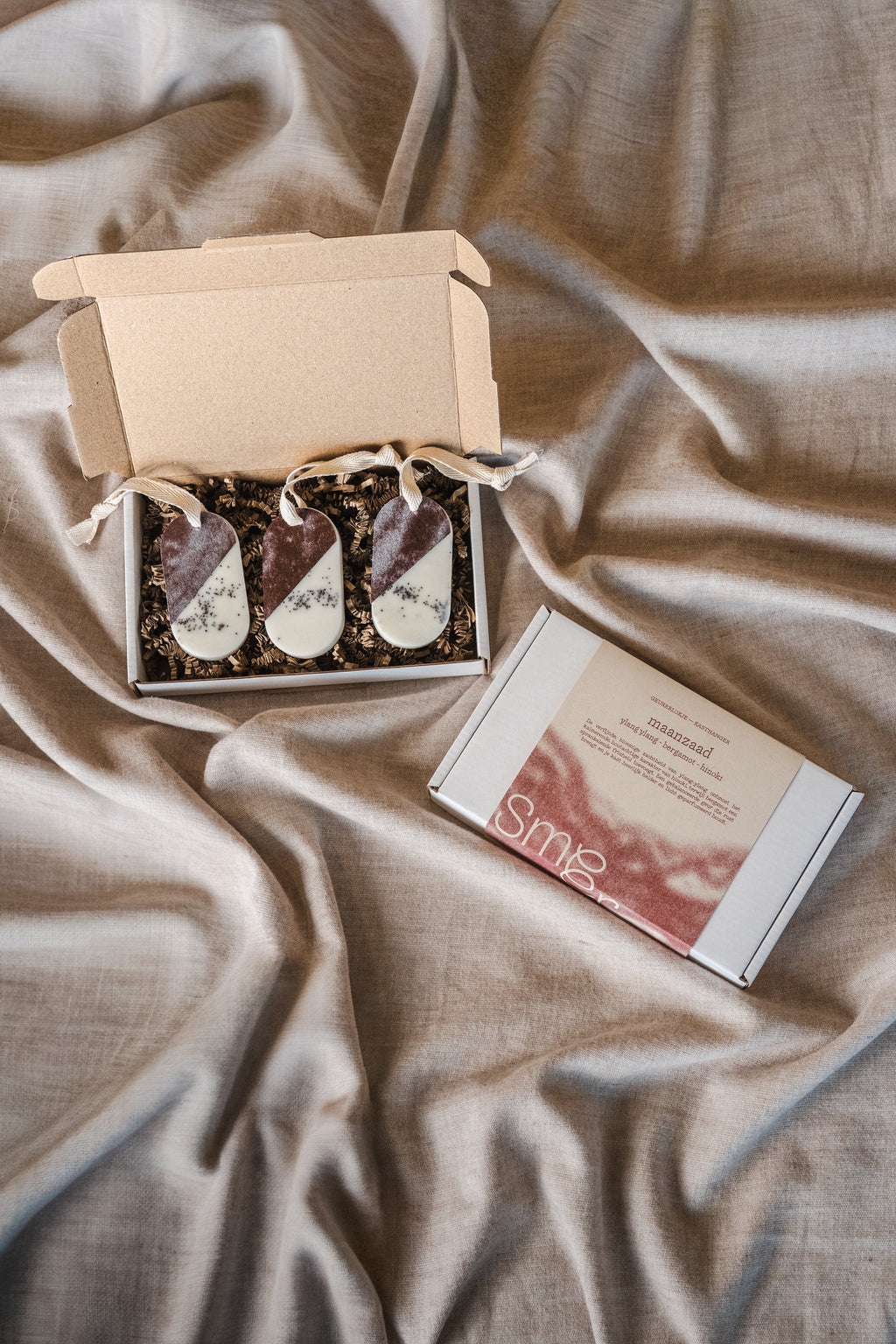 kasthangers met maanzaad - ylang ylang, bergamot & hinoki