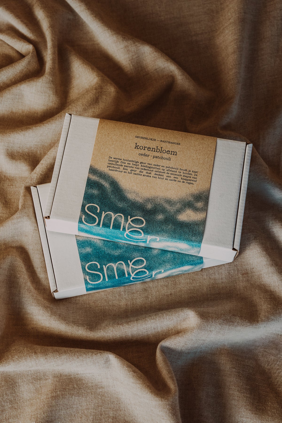 kasthangers met korenbloem - ceder & patchouli