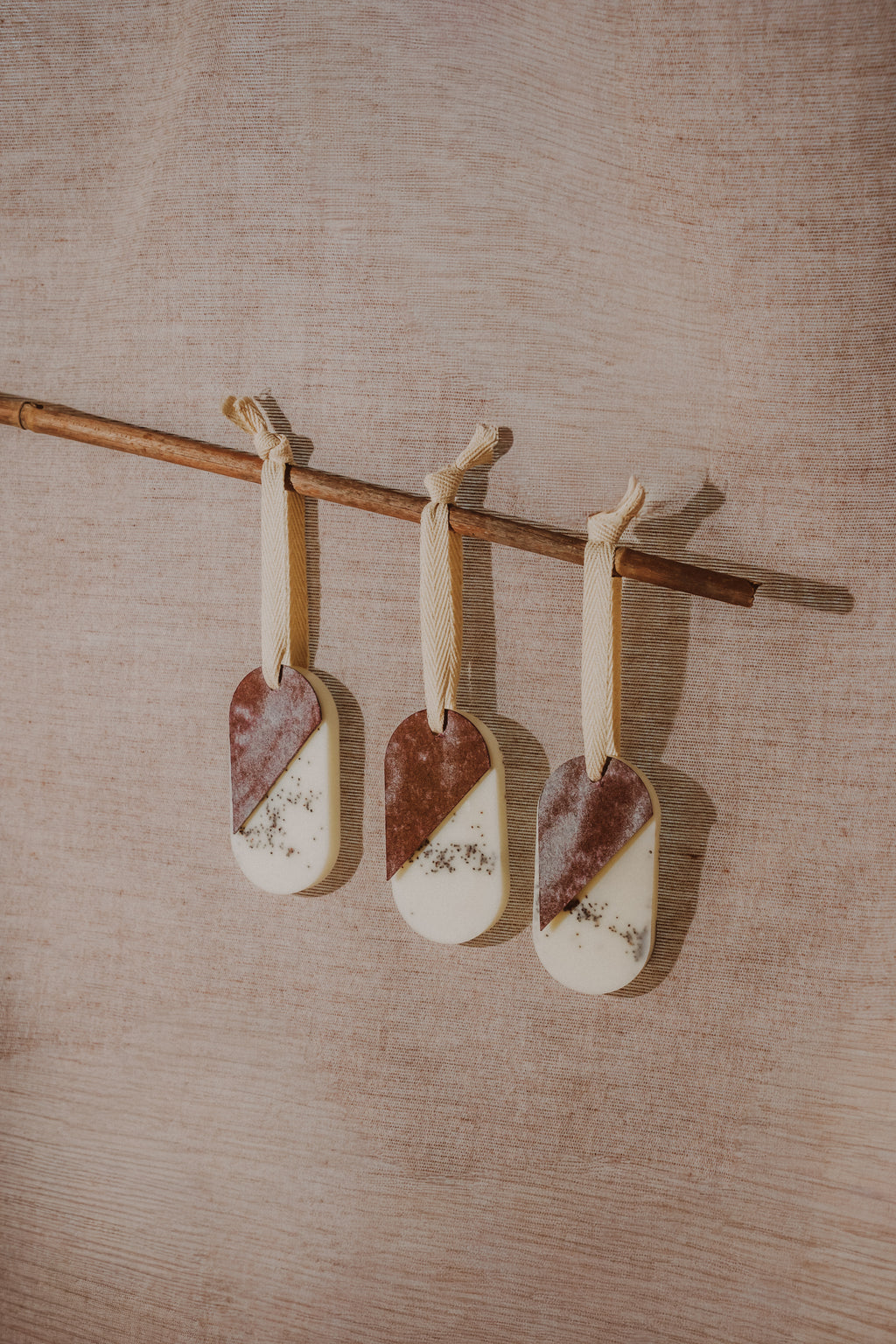 kasthangers met maanzaad - ylang ylang, bergamot & hinoki