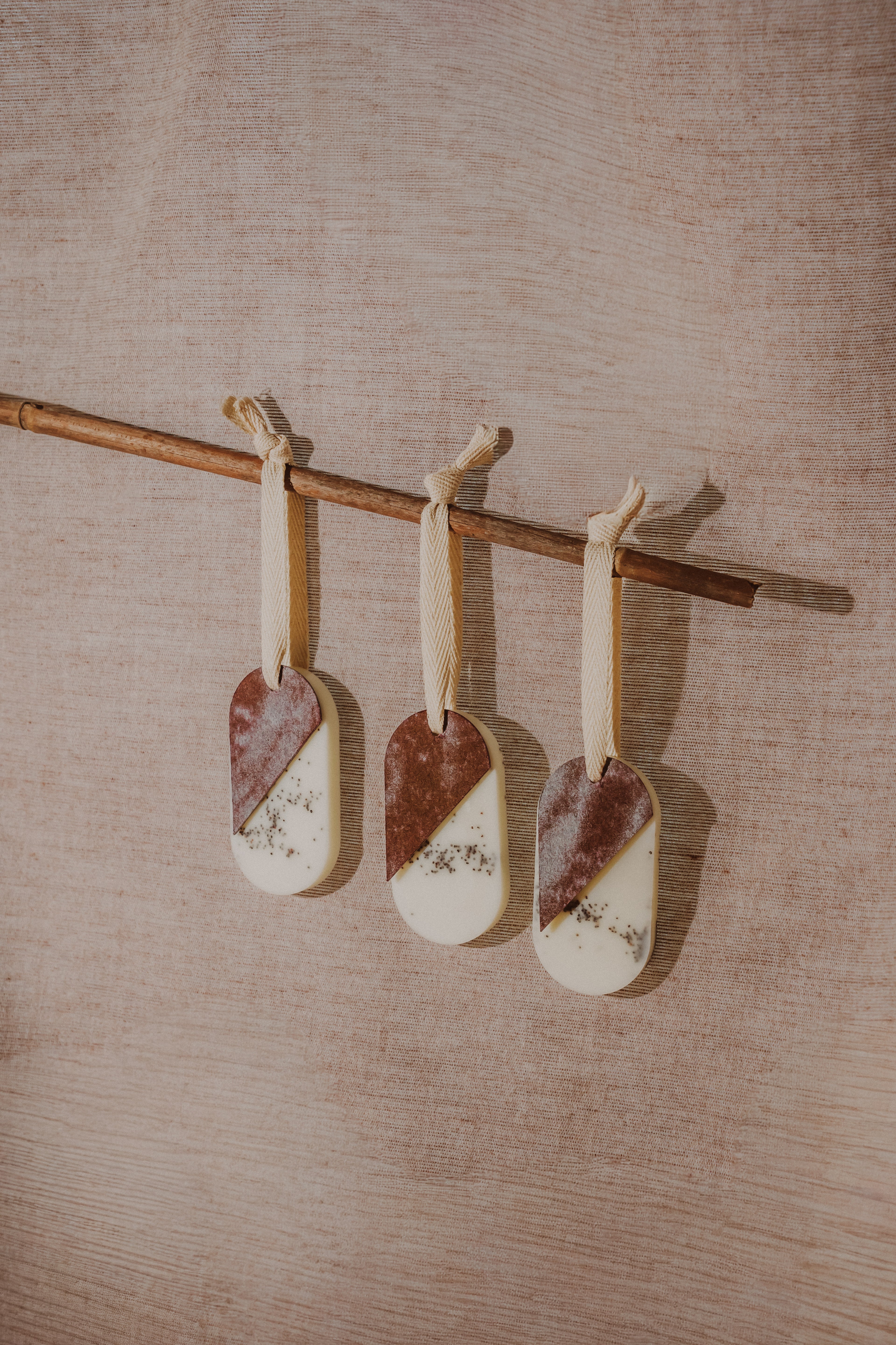 kasthangers met maanzaad - ylang ylang, bergamot & hinoki