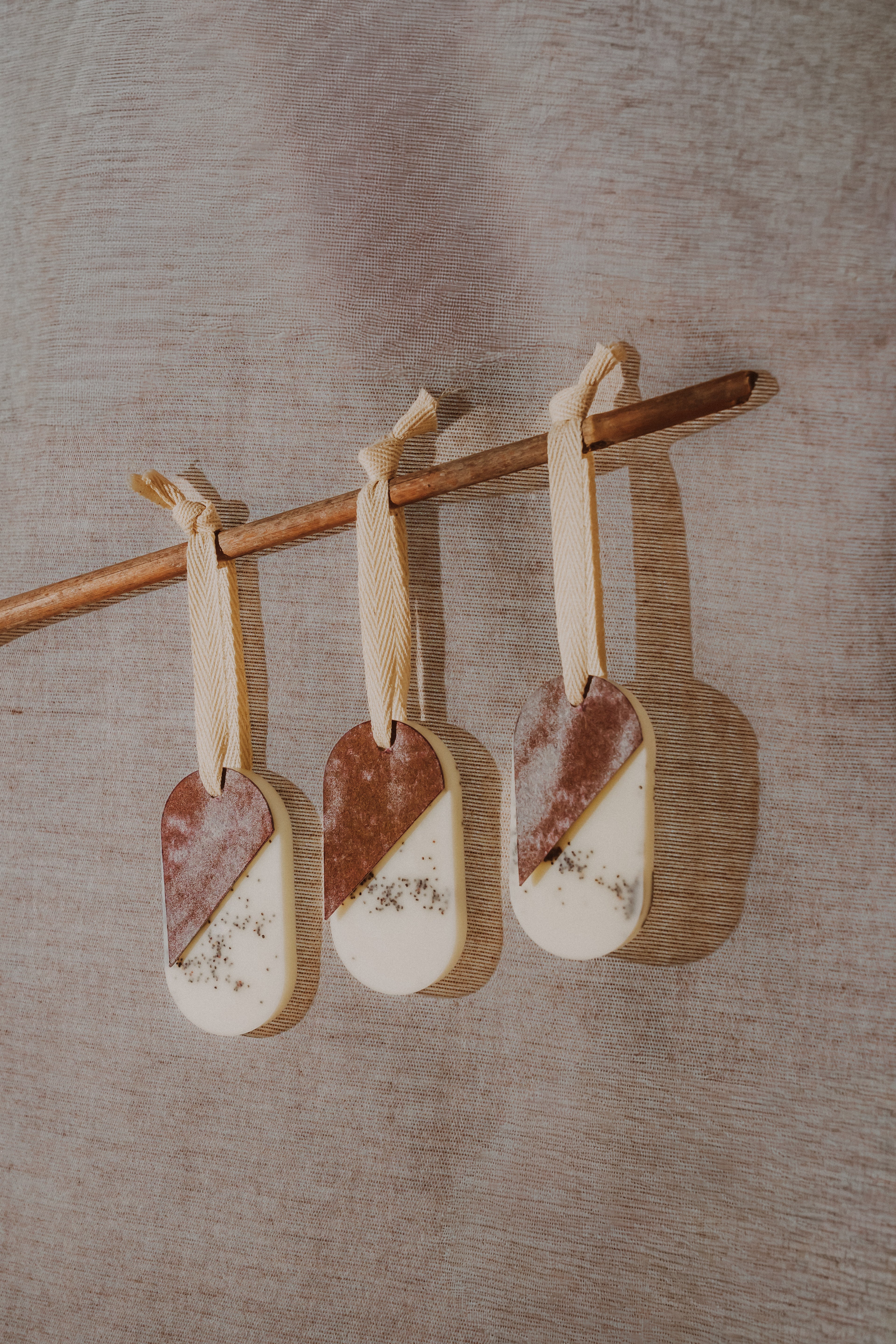 kasthangers met maanzaad - ylang ylang, bergamot & hinoki